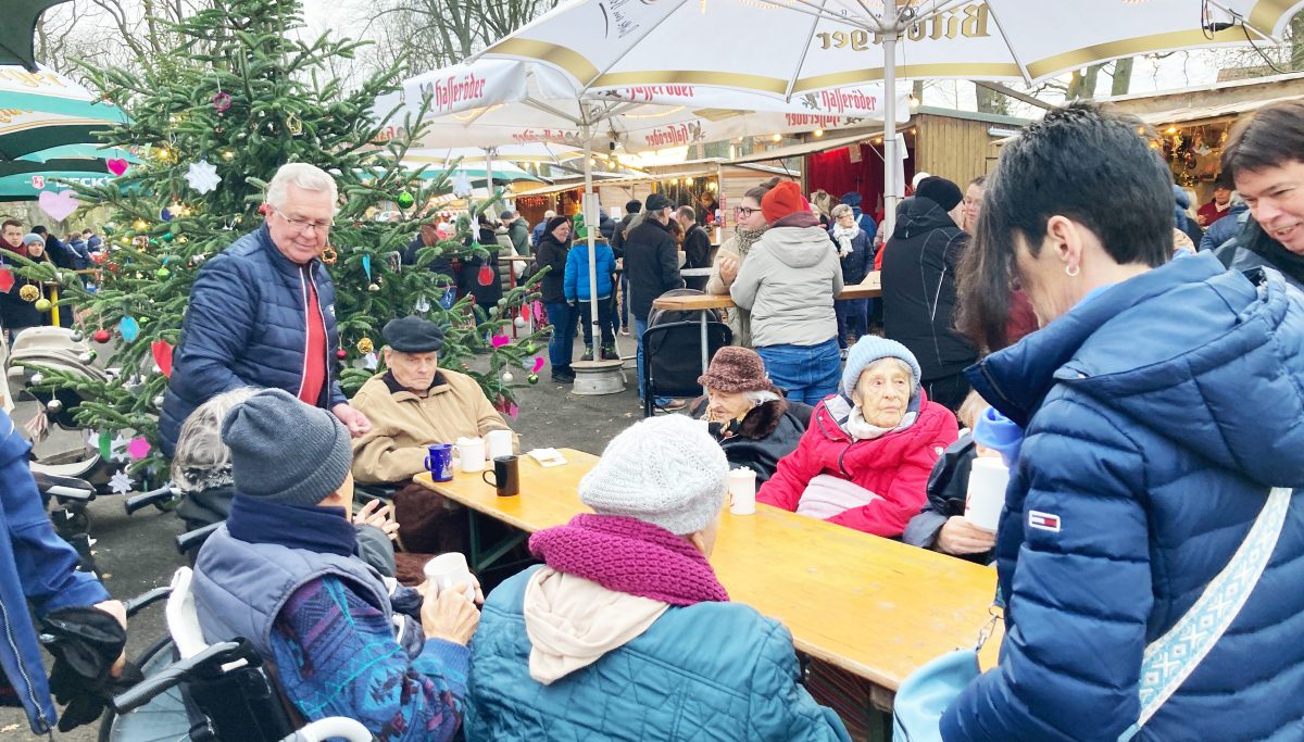 Der Besuch des örtlichen Weihnachtsmarktes gehört für die Bonmonde-Senioren zum Pflichtprogramm im Advent.