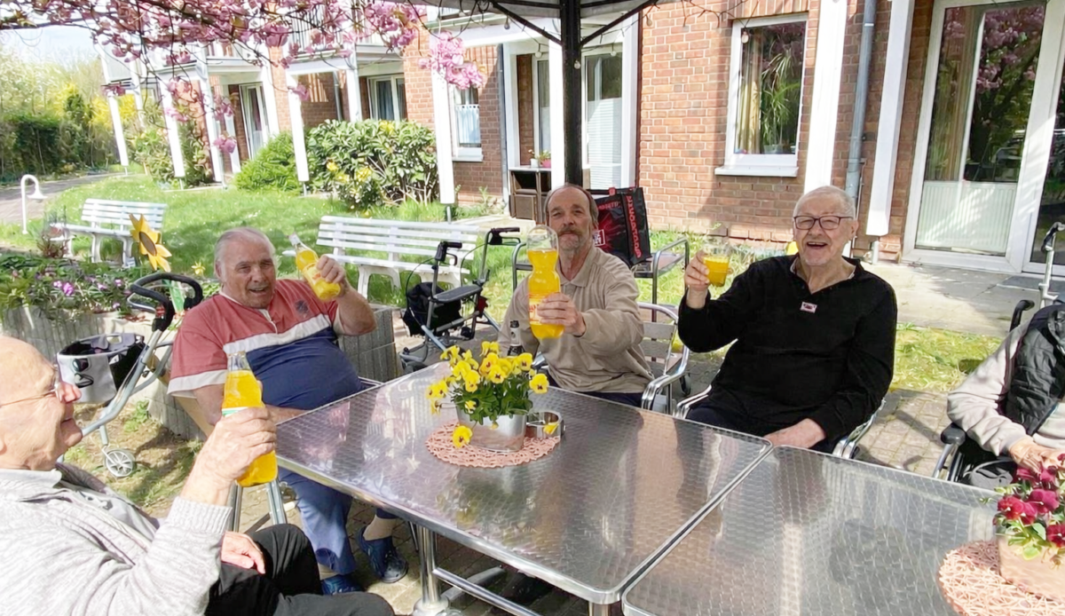 Gute Laune und nette Gespräche prägen den Männerstammtisch im Bonmonde Seniorenzentrum Aligse.